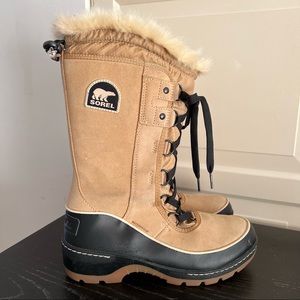 Sorel Tivoli boots size 8
